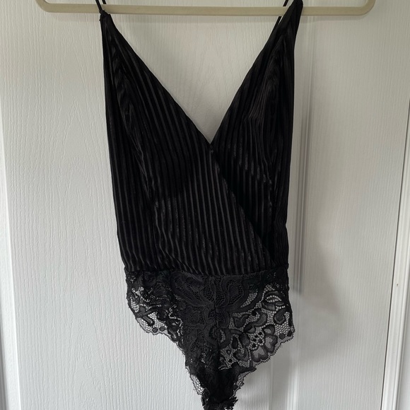 Dynamite Stripped Velvet Bodysuit - Picture 5 of 8